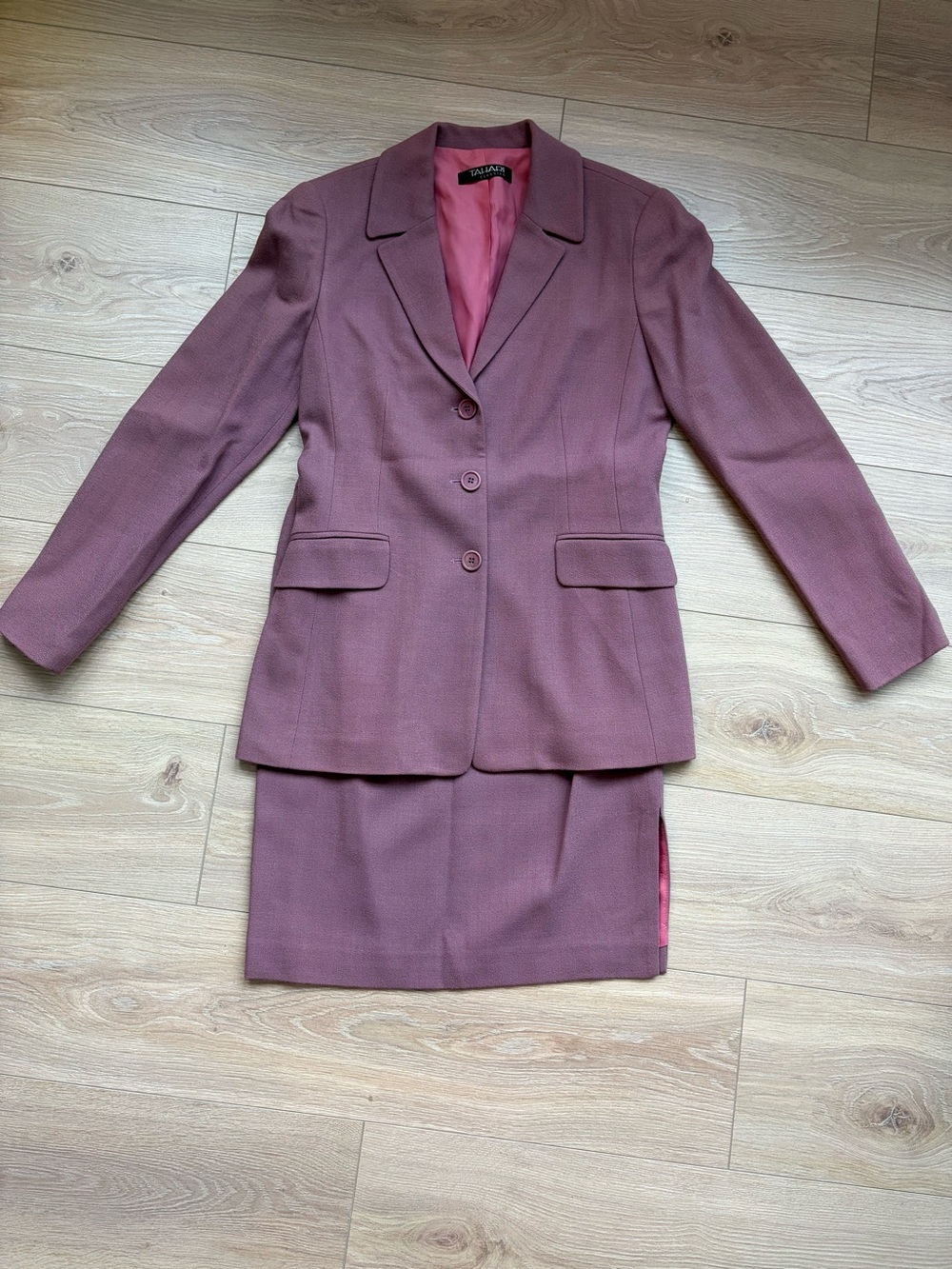Tahari Mauve Two-Piece Blazer and Skirt Set size 6